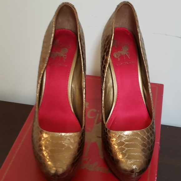 Shoes - Picture 2 of 5